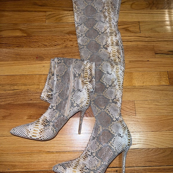 High Voltage Heeled Boots - Beige Snake - Picture 2 of 4